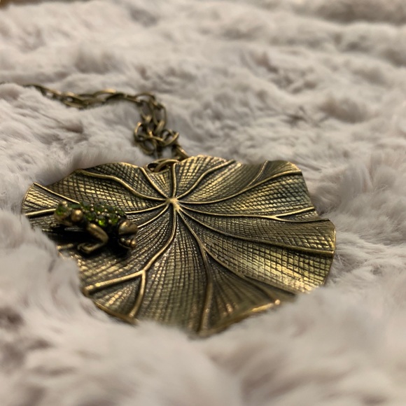 Earrings & Pendant w/ frog atop lilypad - Picture 5 of 6